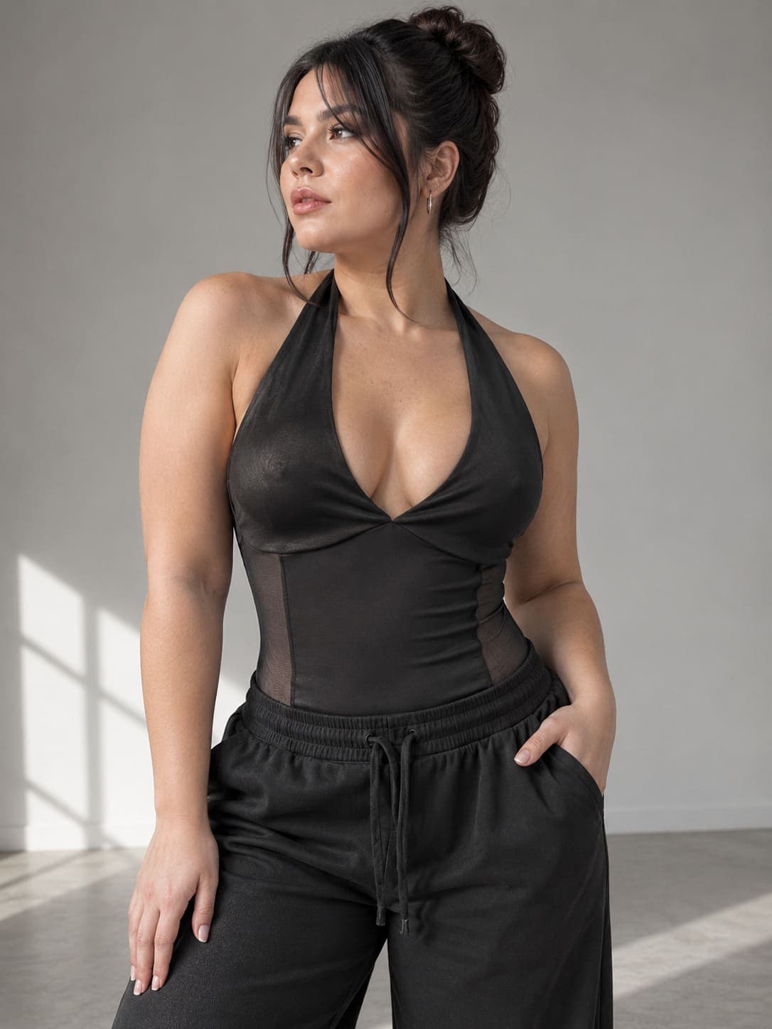 Body escote halter negro